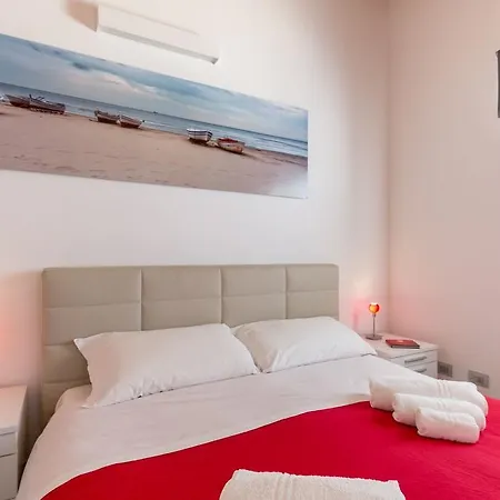 Bianco E Blu مارينا دي راغوزا